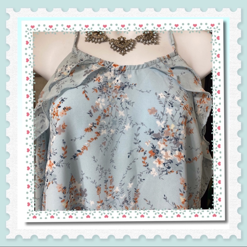 NWT Beautiful Floral Print Cold Shoulder Blouse 🌼